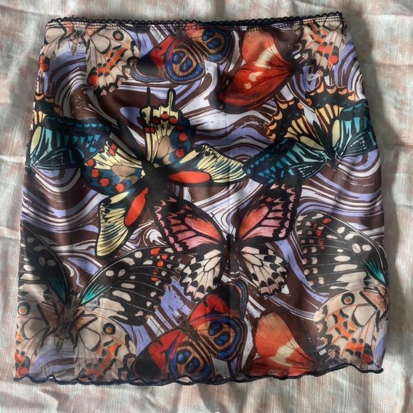 Butterfly mini skirt 🦋 - Picture 3 of 3